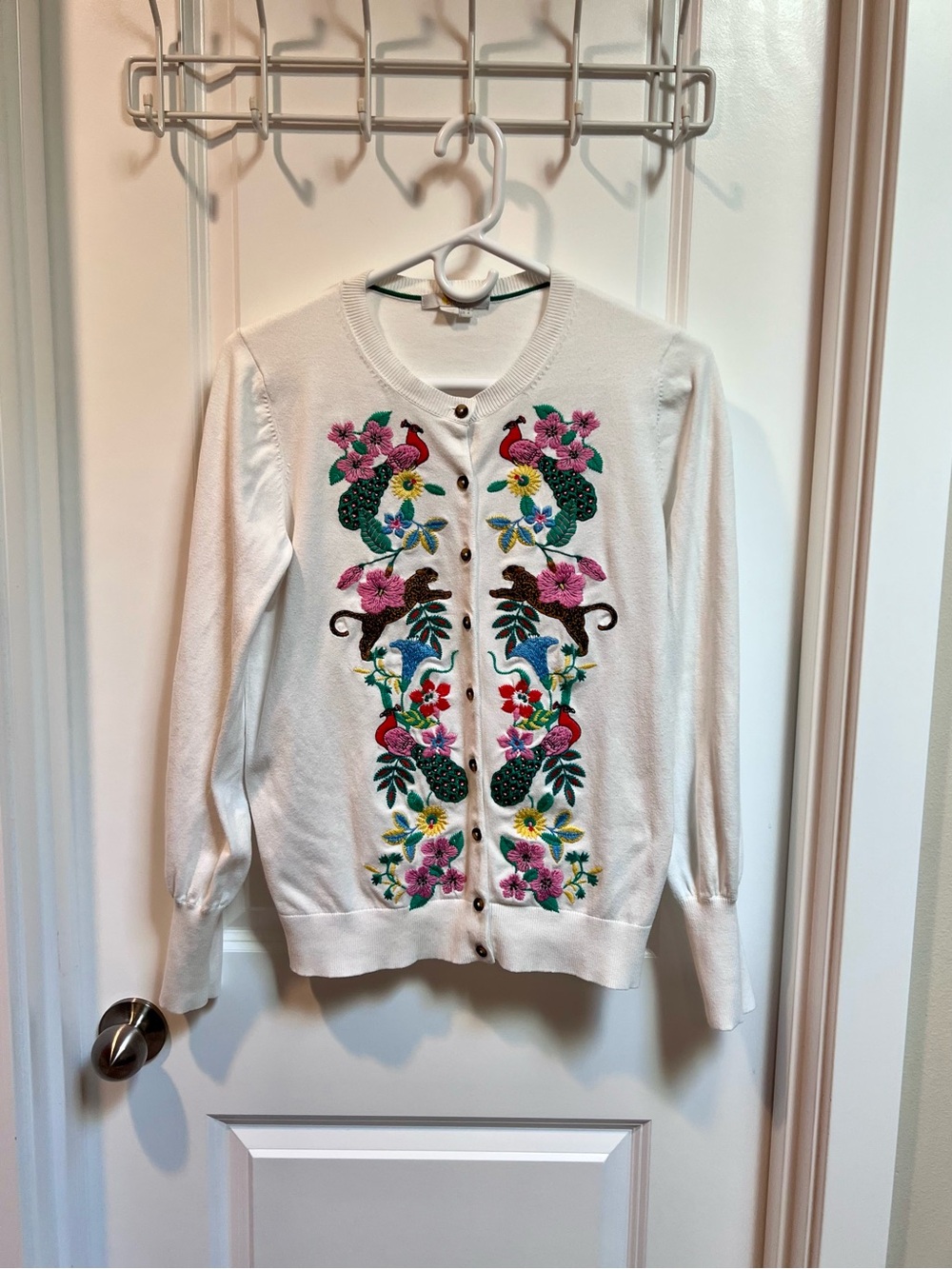 Boden White Cardigan with Multicolor Floral & Animal Embroidery (size S) - Picture 3 of 10